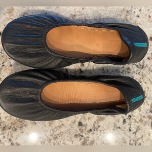 Black Tieks ballet flats
